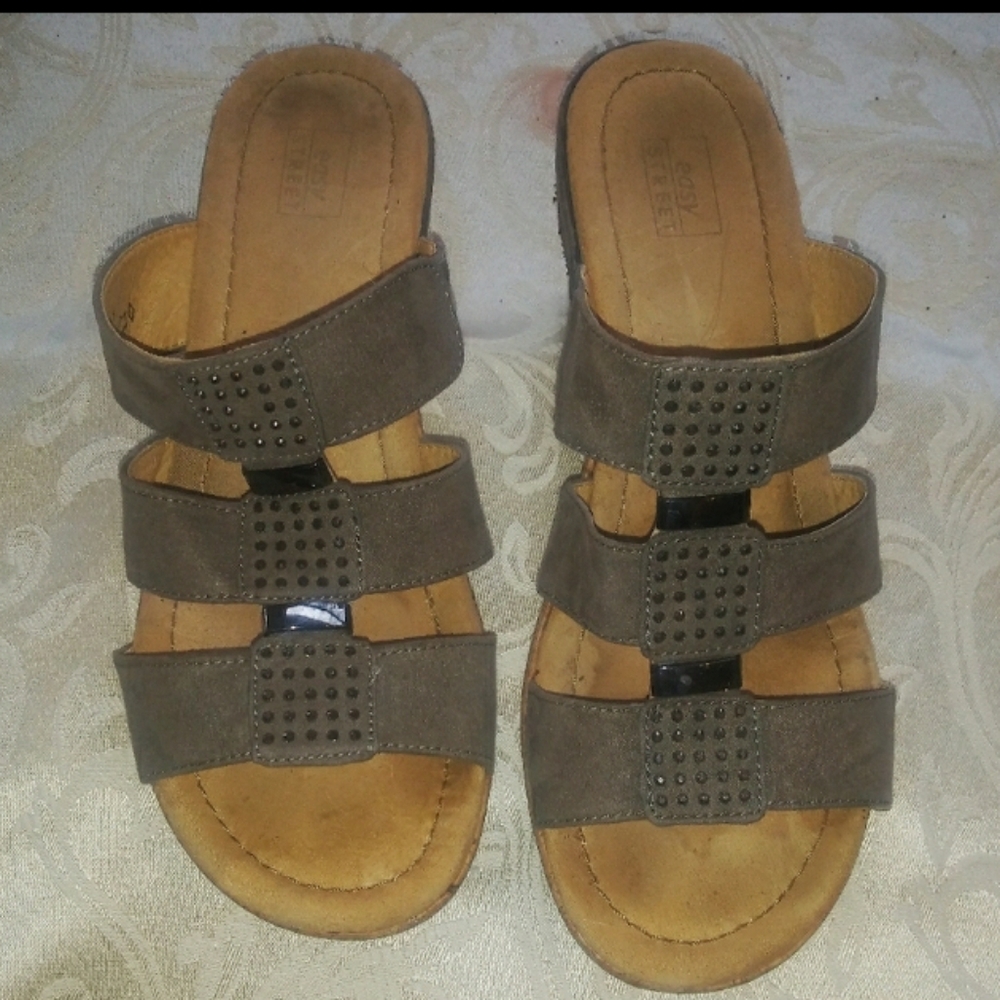 Size 11 sparkly dressy sandles with rhinestones